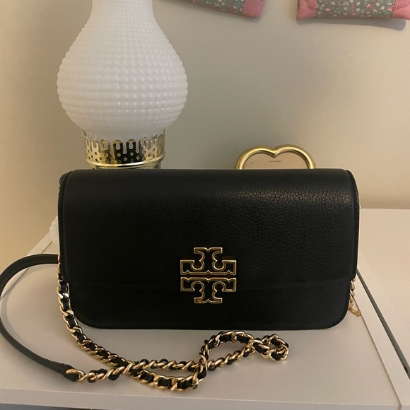 Tory Burch Handbags - Tory Burch Britten Chain Wallet with Crossbody Chain & Wristlet blk leather